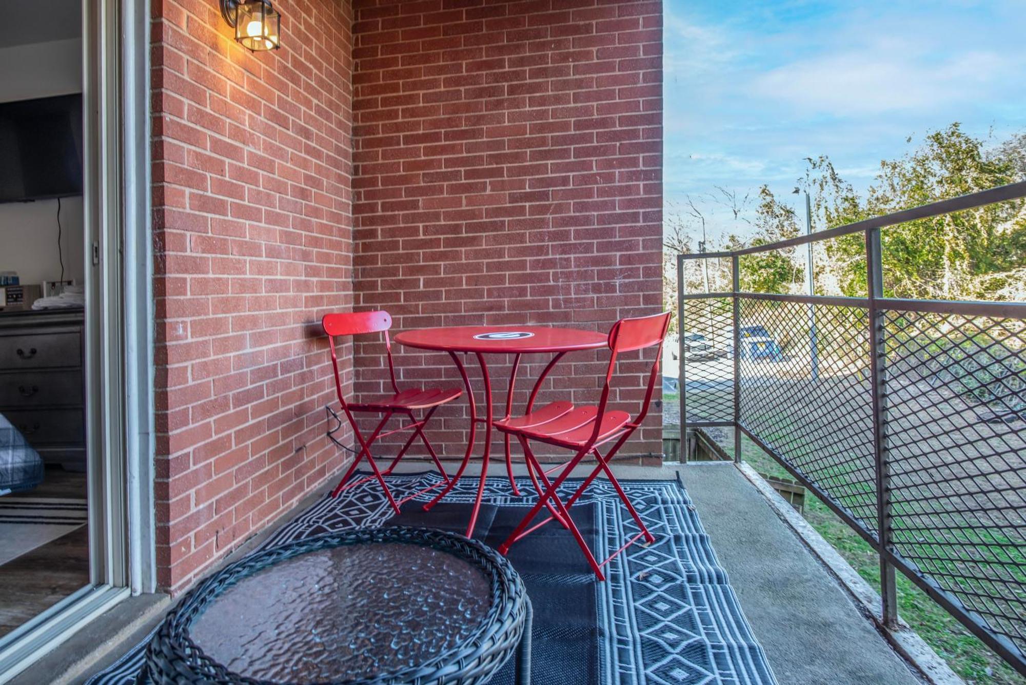 Classic City Getaway - 1 Mile Walk To Sanford Stadium! Athens Ngoại thất bức ảnh